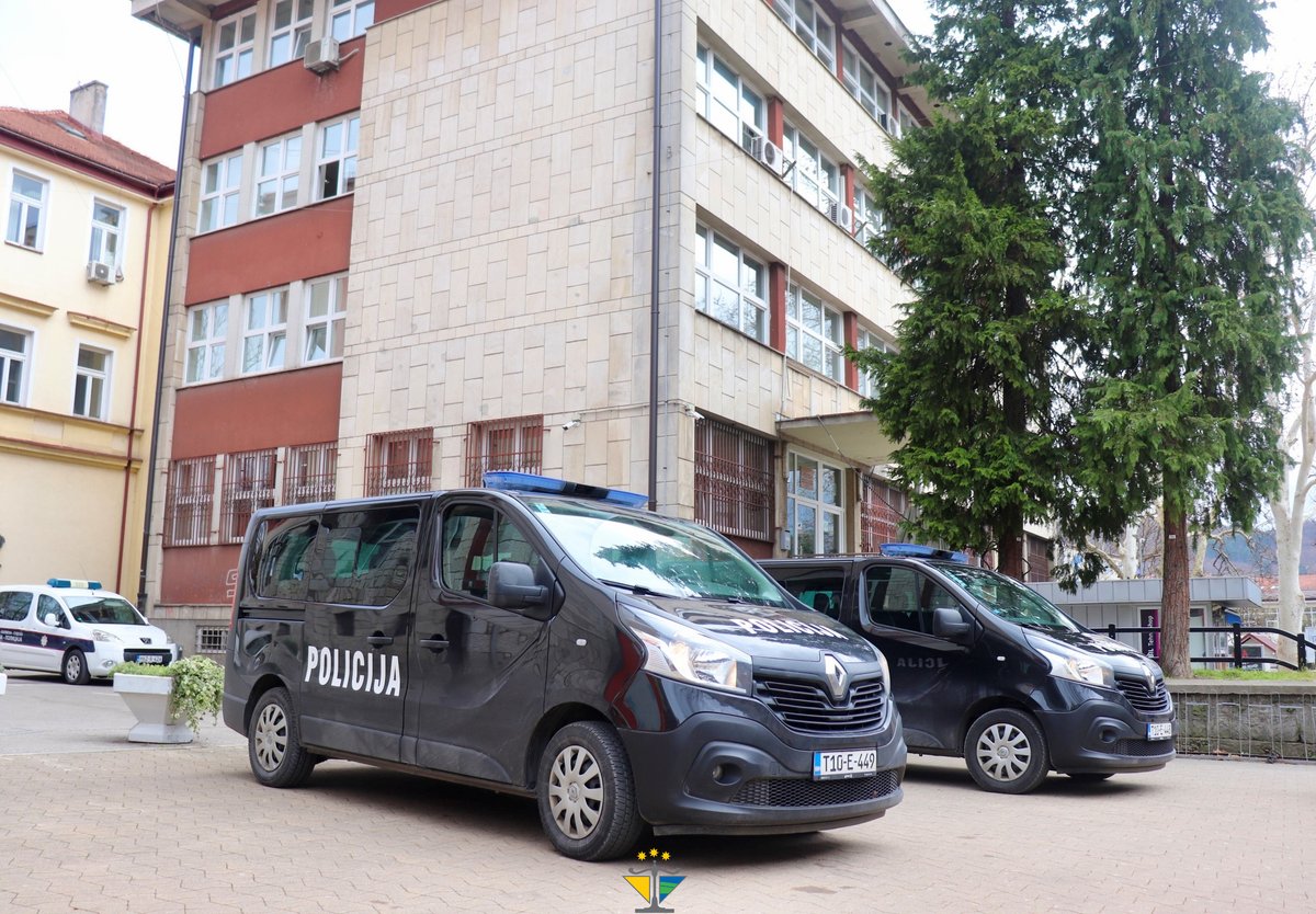 Les autorités bosniaques ont arrêté 17 policiers d'un commissariat de police de la commune de Sanski Most, dans le canton d'Una-Sana, lors d'une opération de police pour corruption et abus de pouvoir présumés. Photo : Parquet du canton d'Una-Sana